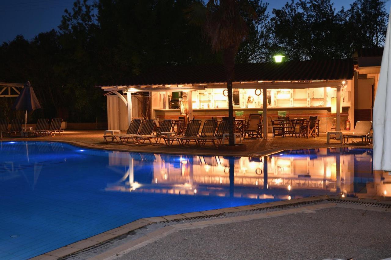 Four Seasons Hotel Trilofo  Luaran gambar